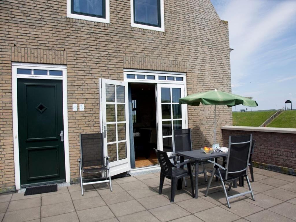 Luxury 4-Person Residence In The Holiday Park Landal Esonstad Anjum Exterior photo