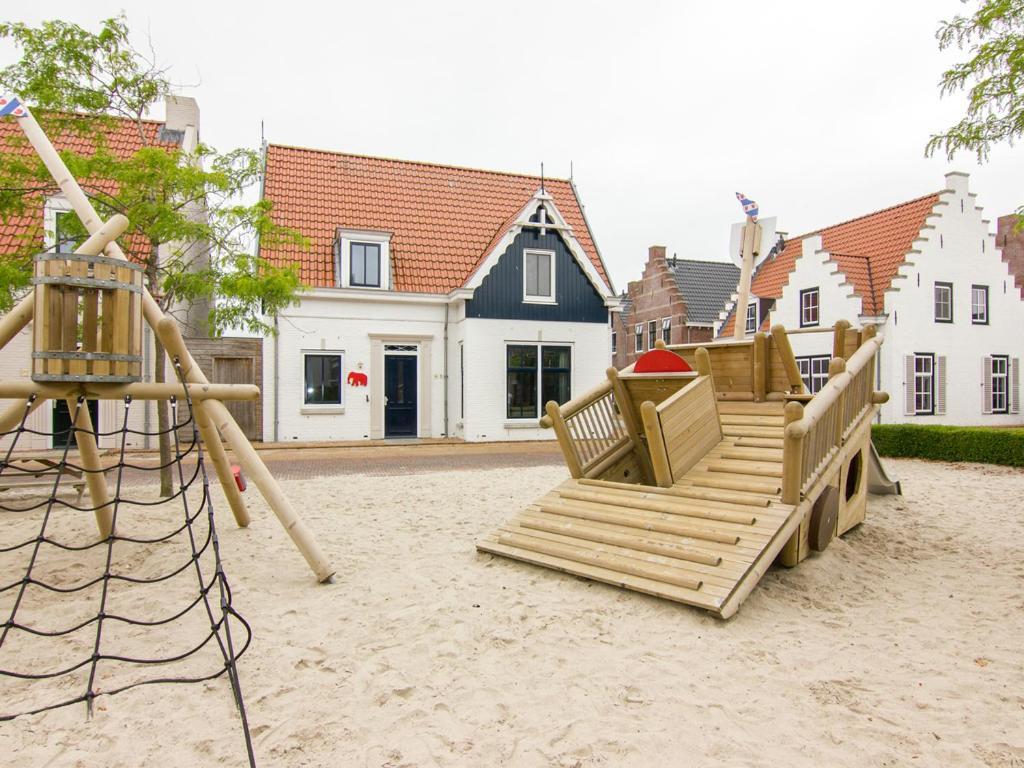 Luxury 4-Person Residence In The Holiday Park Landal Esonstad Anjum Exterior photo